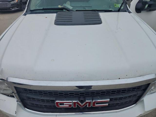 GMC Sierra K2500 Heavy Duty Image 10