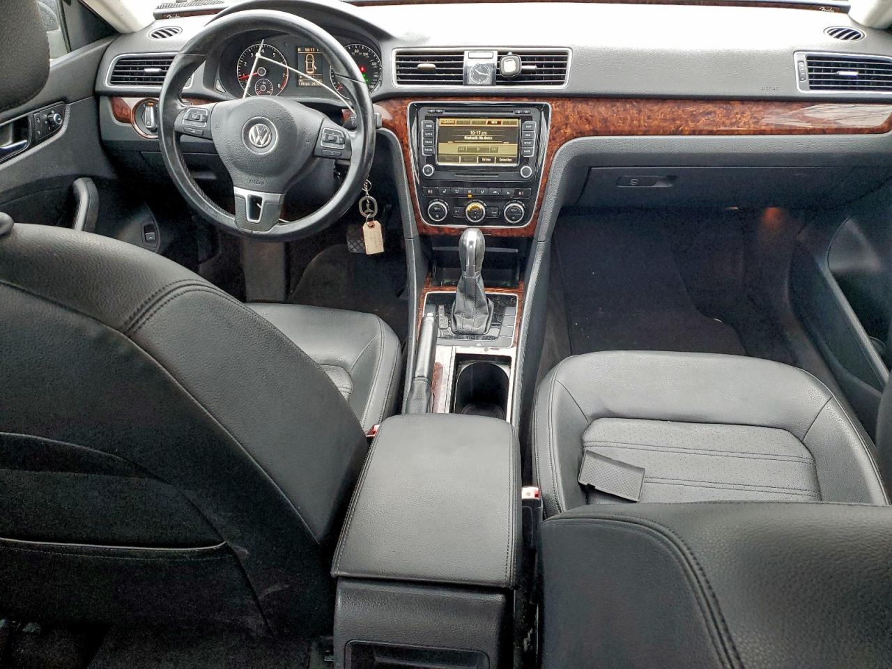 Volkswagen Passat Sel Image 5