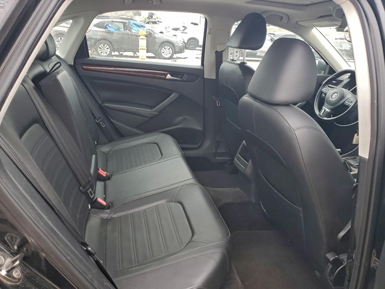 Volkswagen Passat Sel Image 7