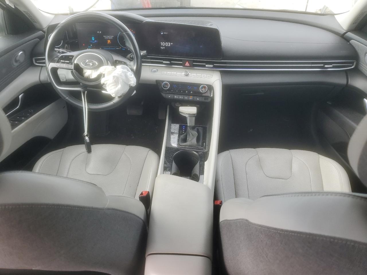 Hyundai ELANTRA Limited Image 9