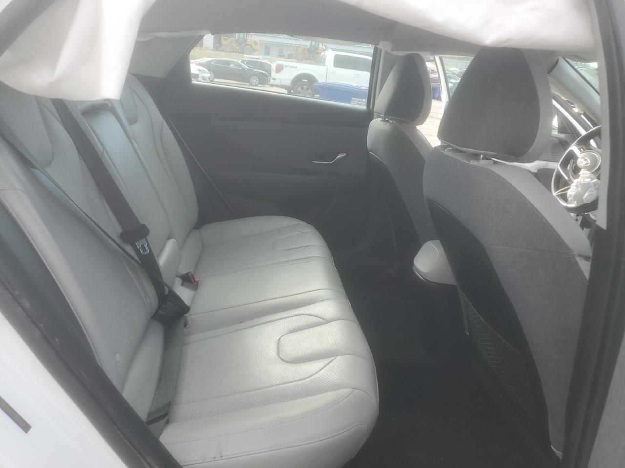 Hyundai ELANTRA Limited Image 7