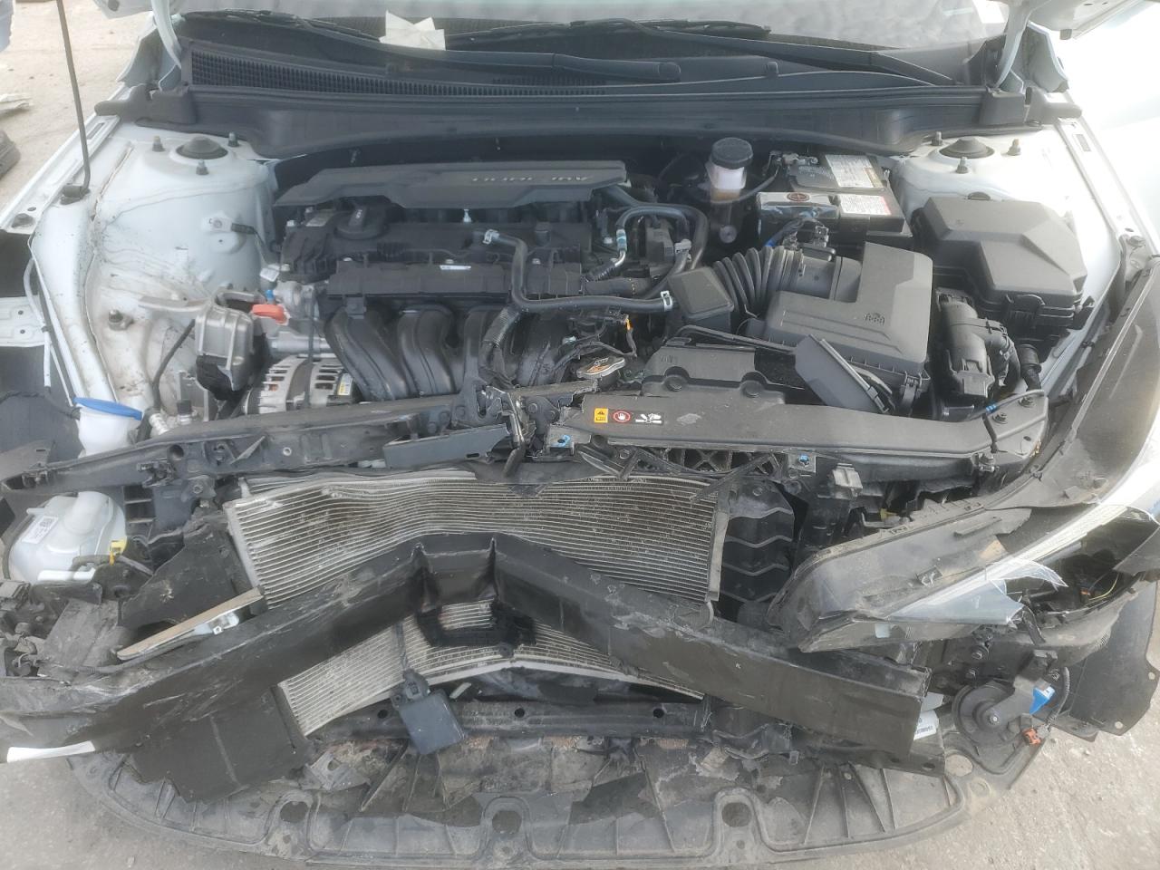 Hyundai ELANTRA Limited Image 11