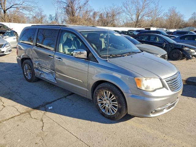 Chrysler Minivan Touring L Image 12