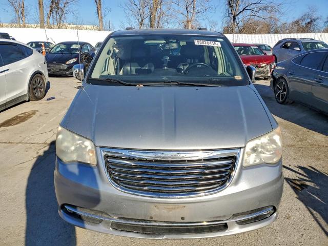 Chrysler Minivan Touring L Image 4