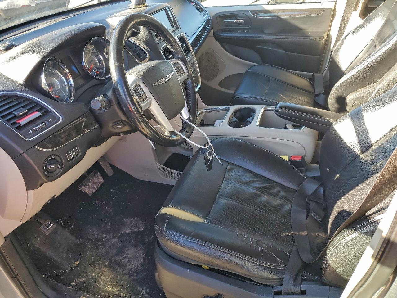 Chrysler Minivan Touring L Image 11