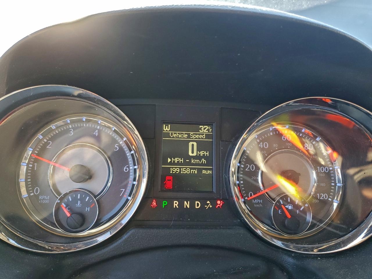 Chrysler Minivan Touring L Image 2