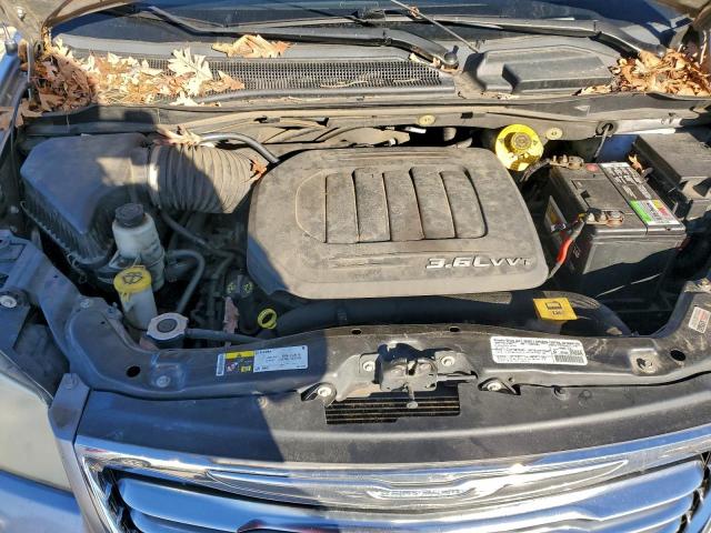 Chrysler Minivan Touring L Image 10