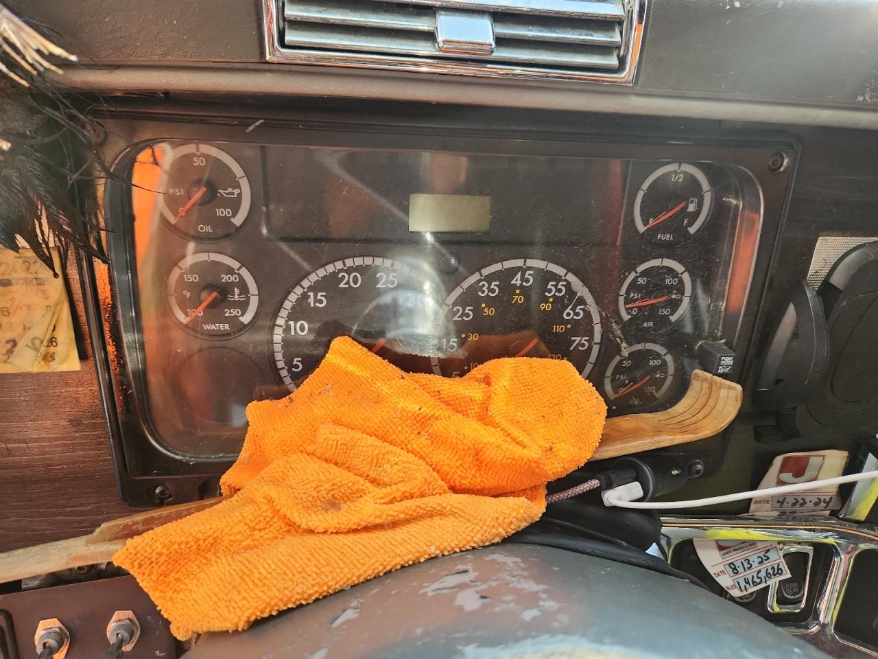 Freightliner Columbia Columbia Image 8