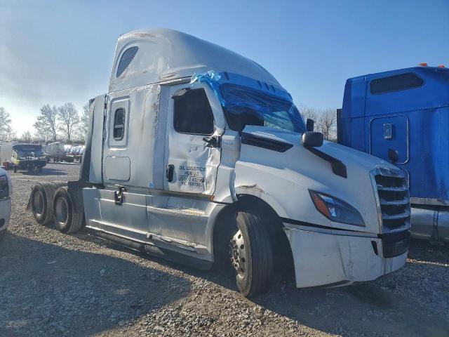  Salvage Freightliner Cascadia 1