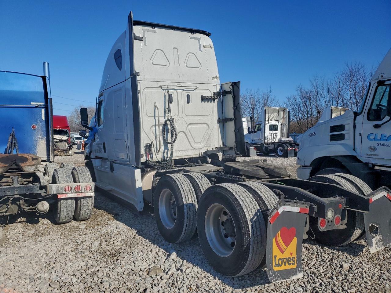 Freightliner Cascadia 1 Image 4