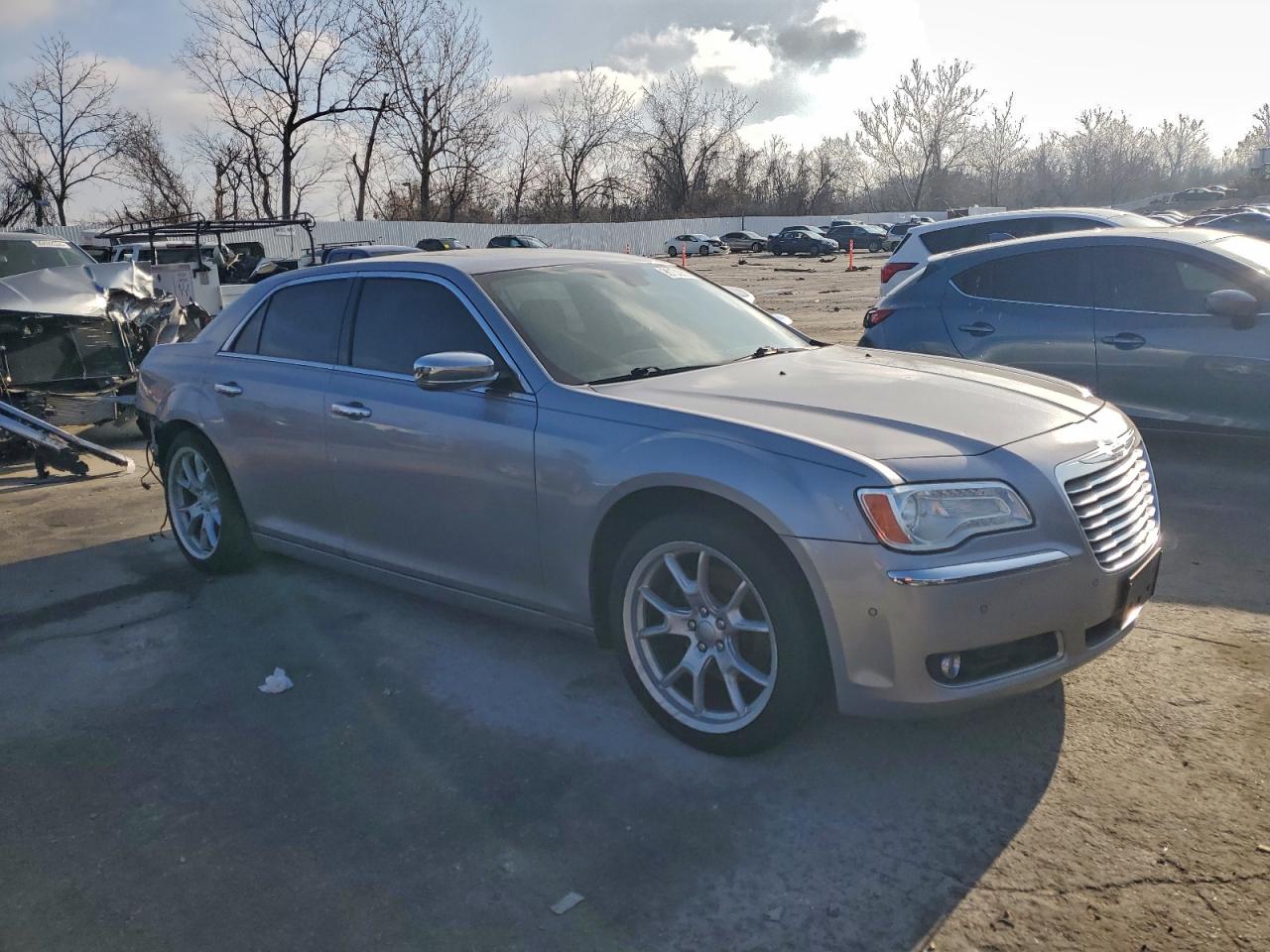 Chrysler 300 Image 11