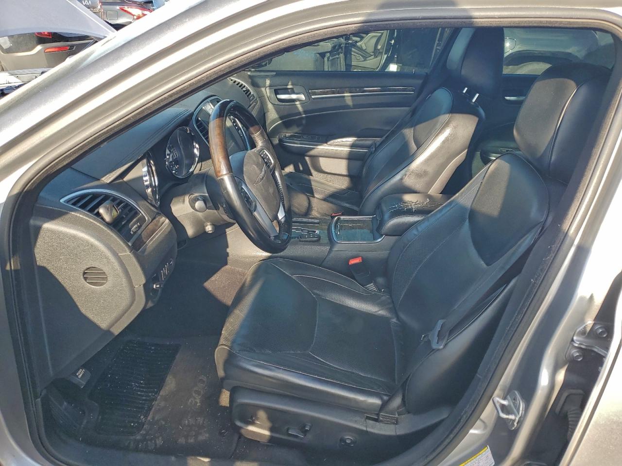 Chrysler 300 Image 12