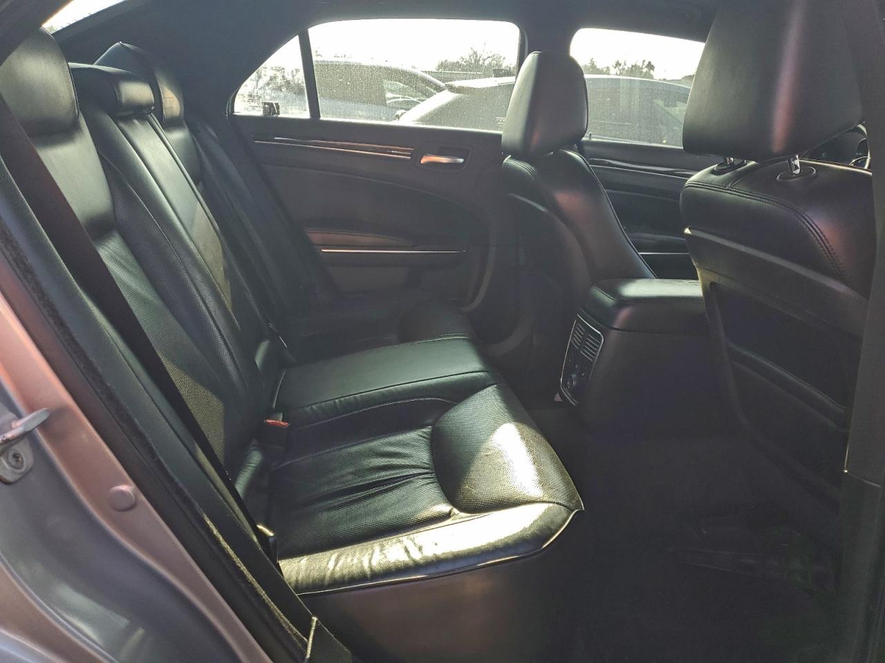 Chrysler 300 Image 7