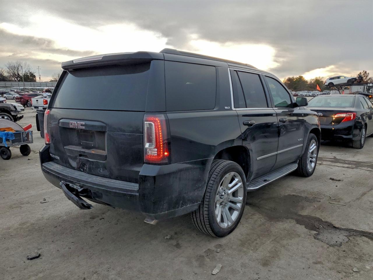 GMC Yukon Slt Image 2