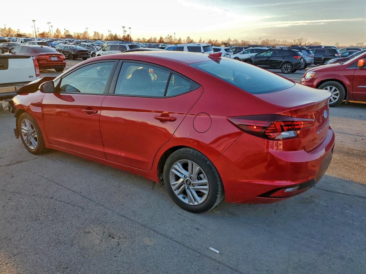Hyundai ELANTRA Sel Image 2