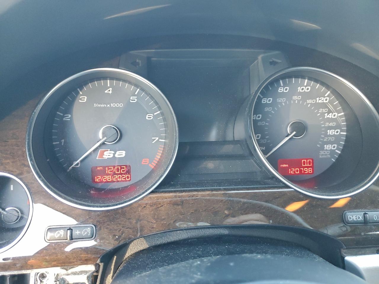 Audi S8 Quattro Image 2