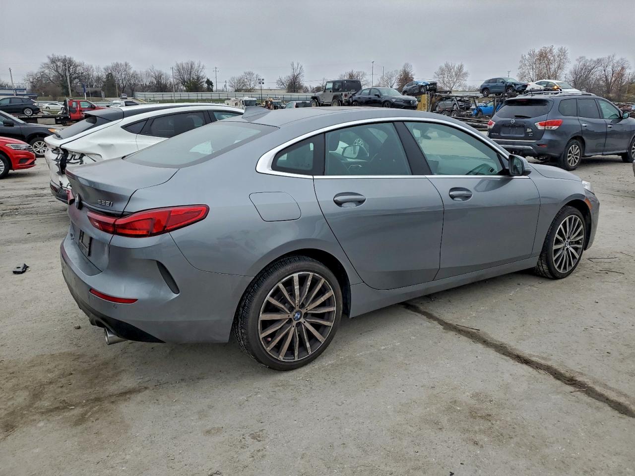 BMW 2 Series Image 8