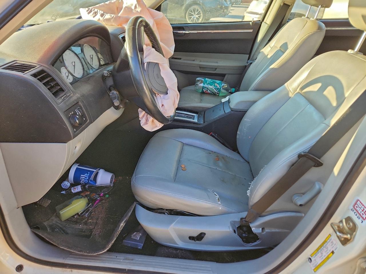 Chrysler 300 Touring Image 7