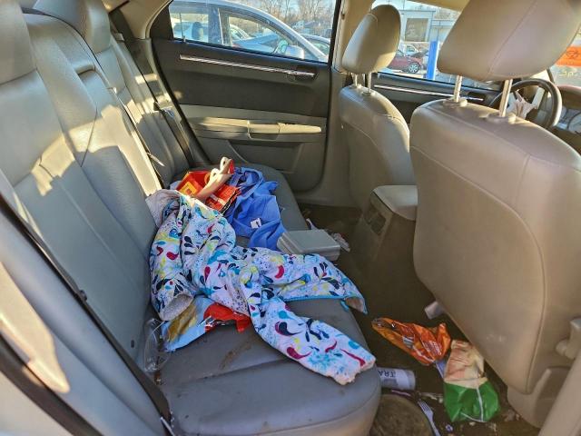 Chrysler 300 Touring Image 10